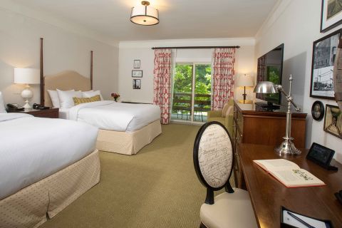 2 queen hotel room